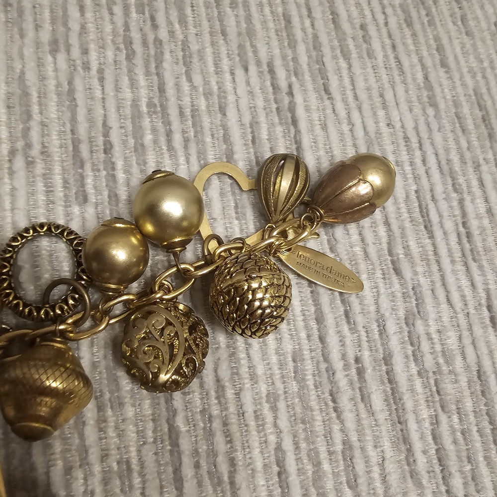 ♡ Lenora Dame Gold-Toned Vintage-Inspired Charm Bracelet ♡ - Picture 8 of 12